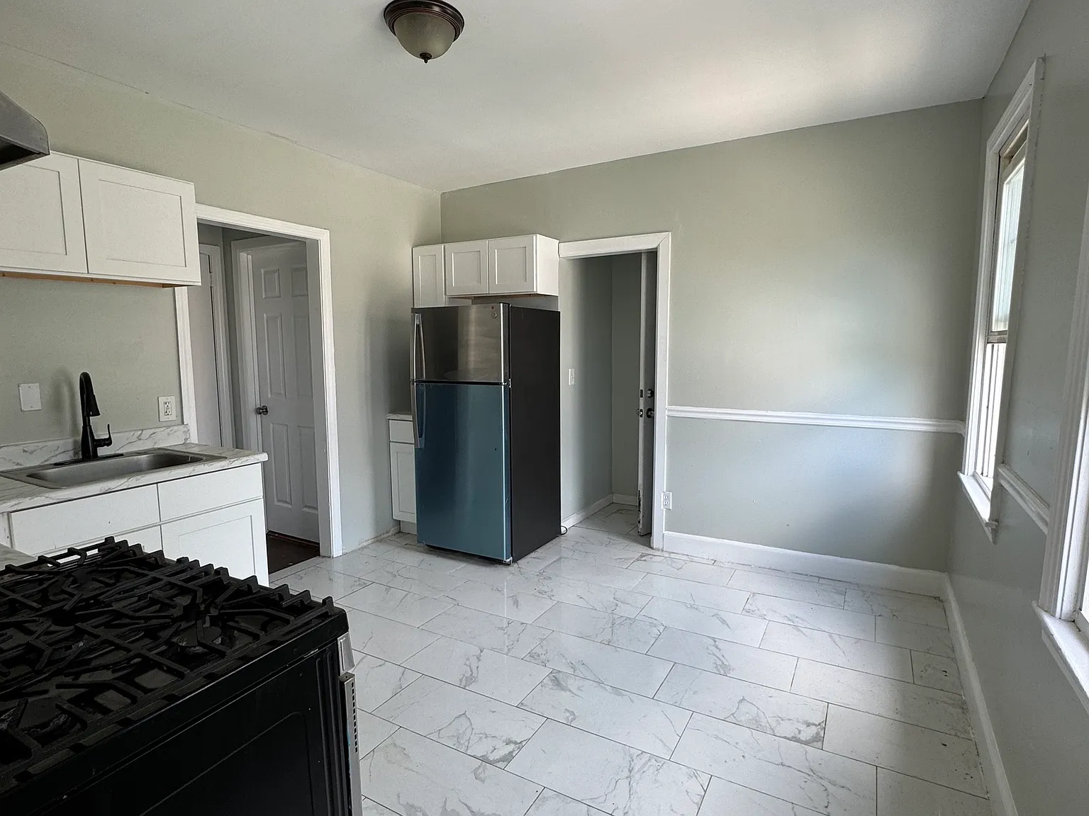 3 bed, 1.0 bath, 3053 sqft, $1,700 — Photo 3