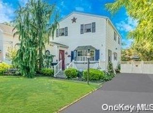 18 Lillian Pl, Patchogue, NY 11772