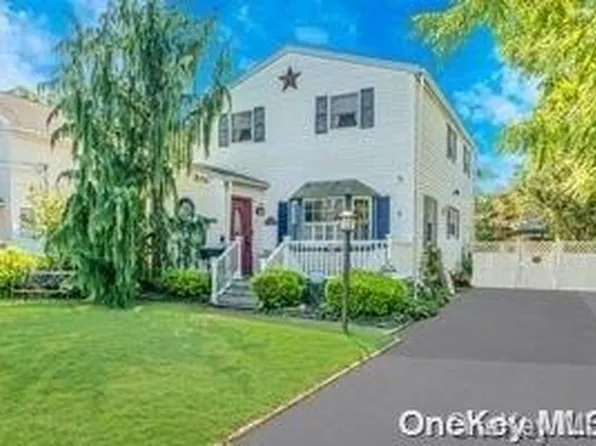 18 Lillian Place, Patchogue, NY 11772