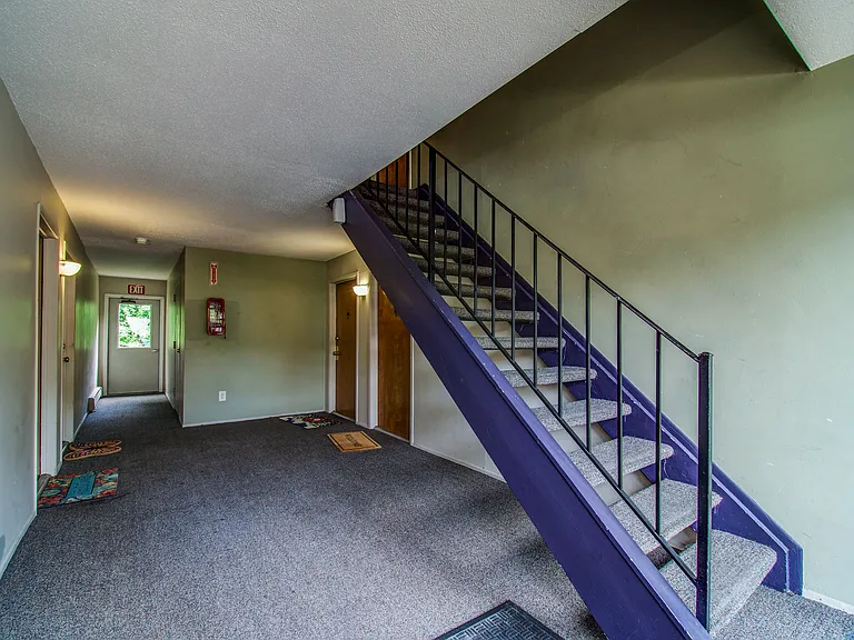 Hillcrest Club Apartments — Photo 64