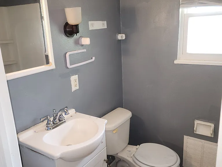 400 S Napoleon Ave — Photo 9