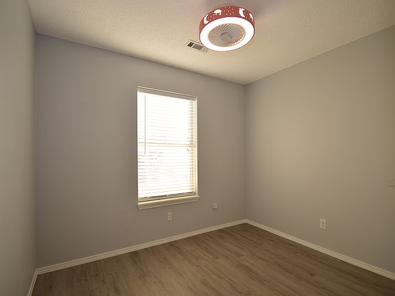 5th image of 2515 SE 3rd St