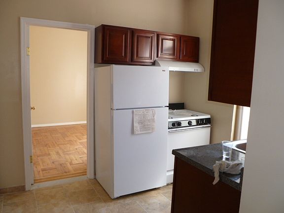 3rd image of 944 42nd St APT D6