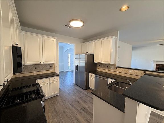 3rd image of 505 Summer Breeze Ct