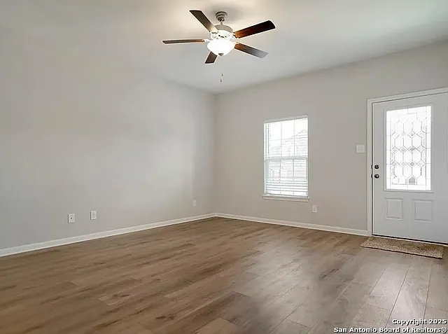 3 bed, 2.5 bath, 1414 sqft, $1,695 — Photo 2