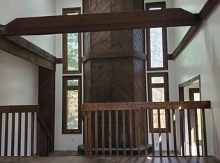 530 Holly Dr, Berea, OH 44017