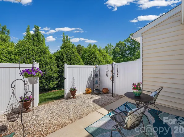 108 Park View Dr, Belmont, NC 28012