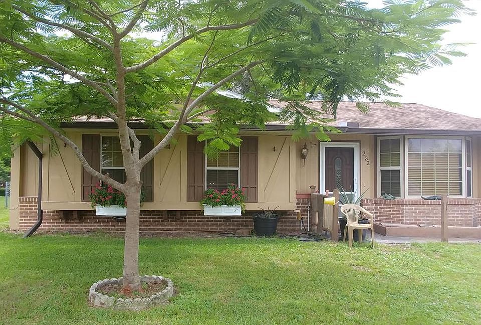 1st image of 232 NE Ardsley Dr