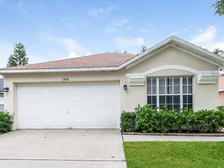 13918 Valleybrooke Ln — Photo 1