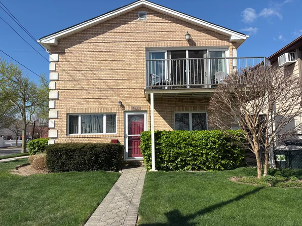 12404 Cronston Ave #1, Rockaway Park, NY 11694