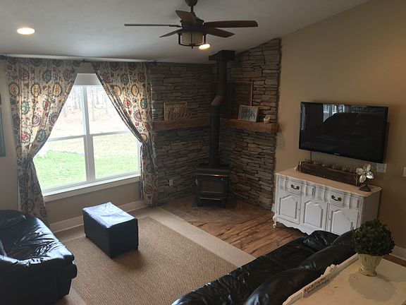 5th image of 195 Silverstone Dr