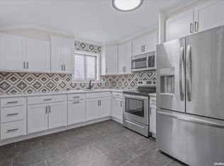 10 Vilno Ct, Huntington Station, NY 11746