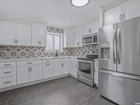 10 Vilno, Huntington Station, NY 11746