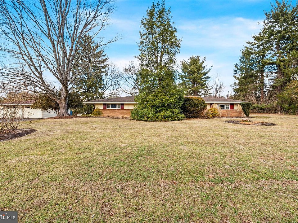 1st image of 993 Deerfield Ln