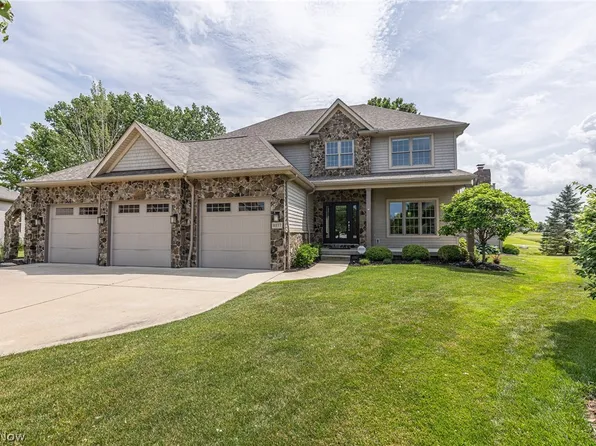 4177 Restivo Cir, Avon, OH 44011