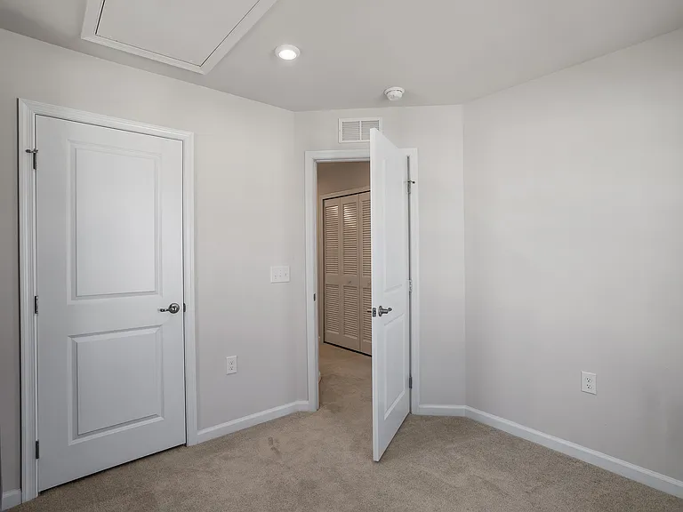 915 Romeria Dr — Photo 35