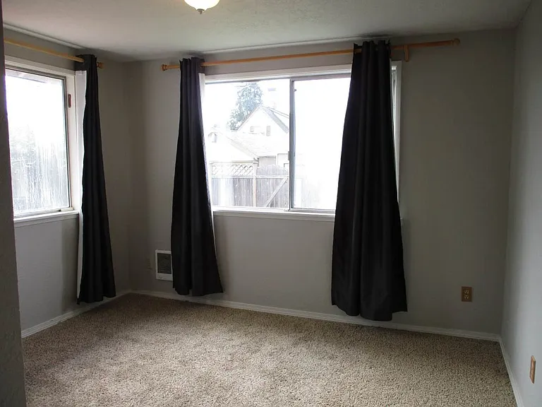 4826 S Park Ave — Photo 19