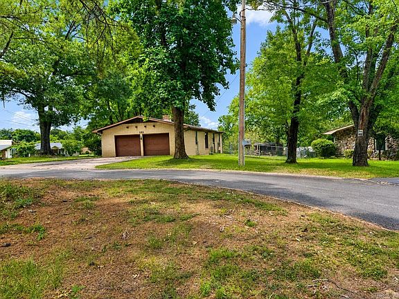 4th image of 122 Village Rd