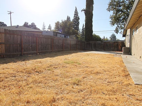 5th image of 2860 Greenwood Ave