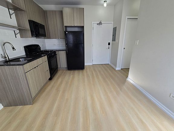 5th image of 5051 N Kenmore Ave #407