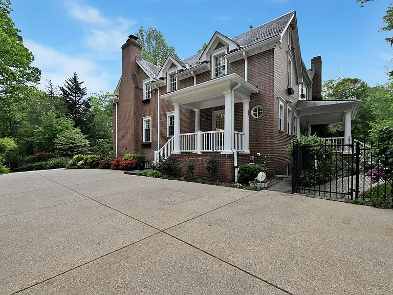 6907 Bradley Blvd — Photo 12