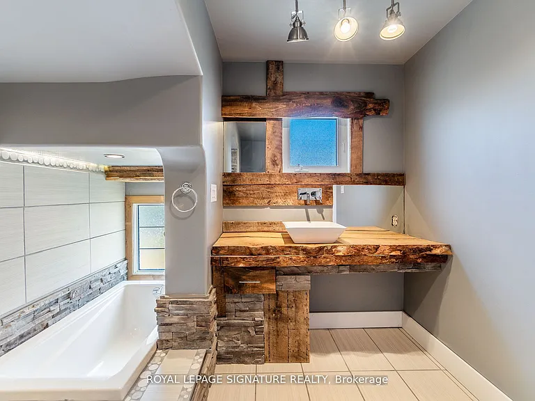 4 Patricia Ave #UPPER — Photo 27