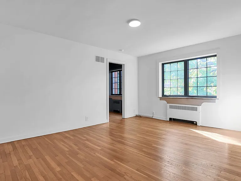 451 E Town St #209 — Photo 4
