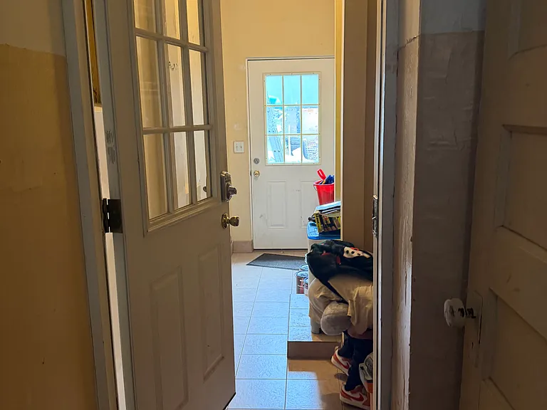 389 Van Duzer St #1B — Photo 5