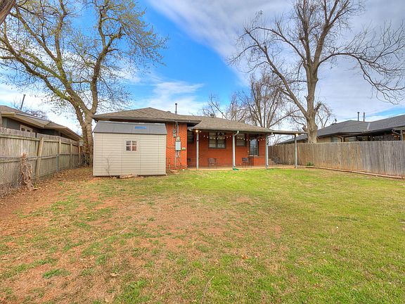 3rd image of 2304 Ashley Dr