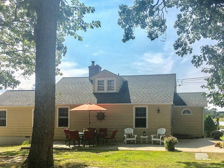 31 Pine Neck Ave — Photo 18