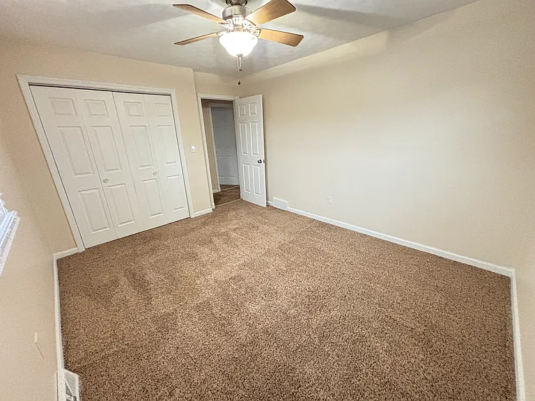 955 Crestview Ct — Photo 17