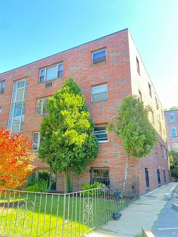 2 bed, 1.0 bath, 714 sqft, $2,600 — Photo 2