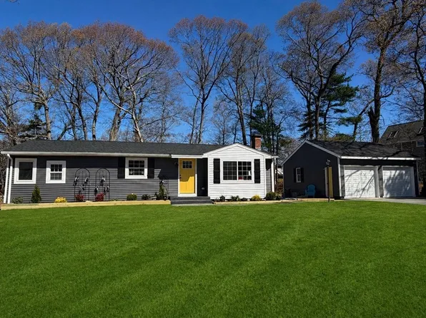 9 Valley St, Assonet, MA 02702