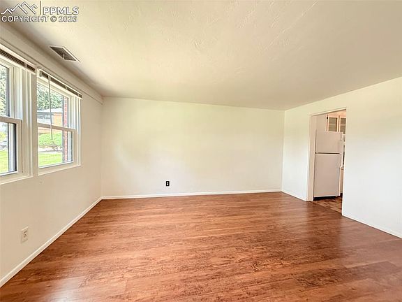 3rd image of 2443 Paseo Rd