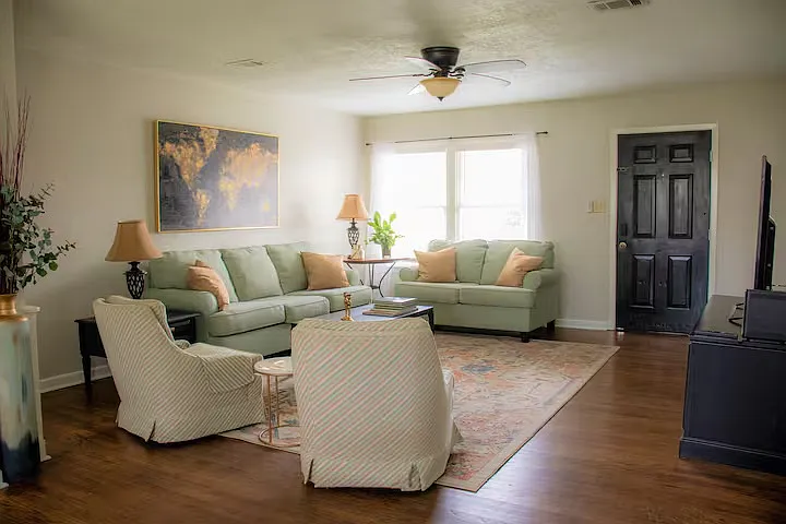 702 Broadmoor Dr — Photo 16