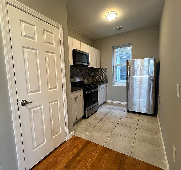 1st image of 59 Steuben St #7