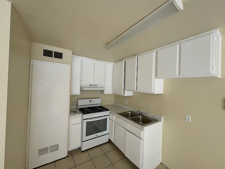 13750 Vanowen St #3 — Photo 1
