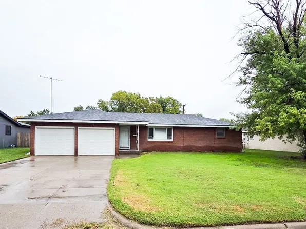2010 N Belmont Pl, Garden City, KS 67846