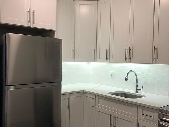 3rd image of 61 Saratoga Ave #1
