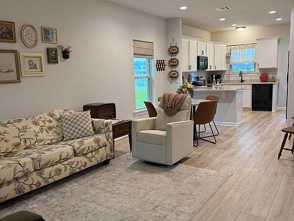 2nd image of 116 Brattle Ct