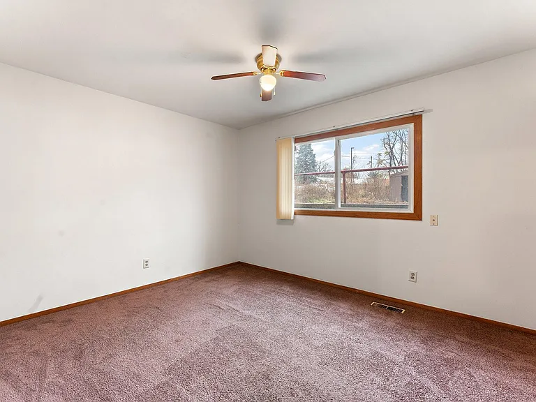2588 Parkview St #4 — Photo 15