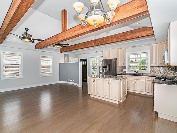 2nd image of 2537 Willow St