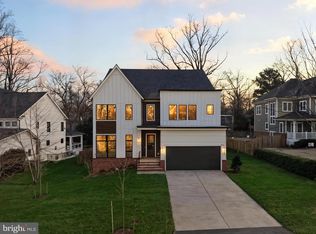 2107 Greenwich St, Falls Church, VA 22043