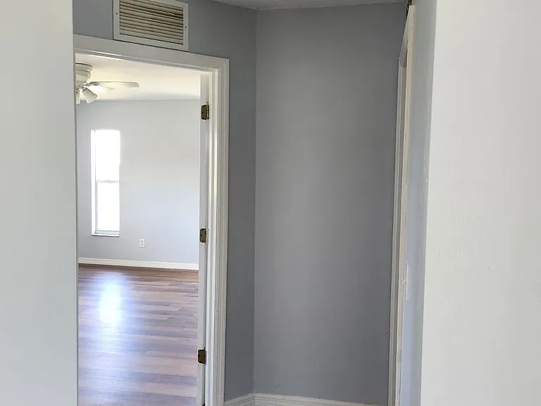 1019 Bandera St — Photo 6