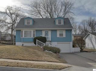 8209 Hillside Dr, Omaha, NE 68114