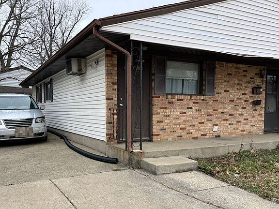3rd image of 1028 S Ironwood Dr