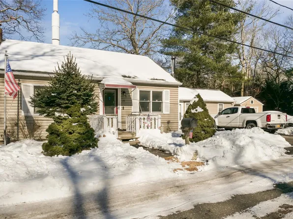 15 Private Road, Medford, NY 11763