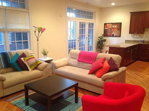 3rd image of 1438 W Belmont Ave APT 3S
