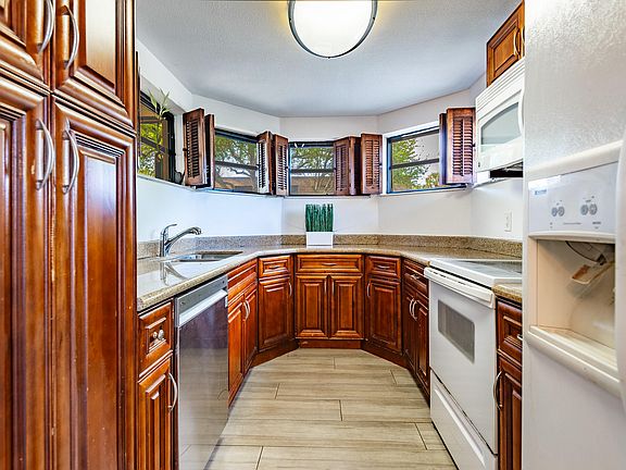 3rd image of 9375 SW 61st Way SW #D