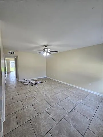 3 bed, 1.5 bath, 1300 sqft, $1,500 — Photo 2